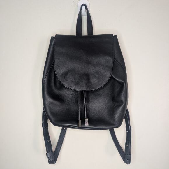 Everlane Petra Black Leather Drawstring Backpack in Black main image 7